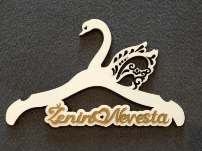 Okrasni poročni obešalnik za ženina in nevesto v obliki laboda