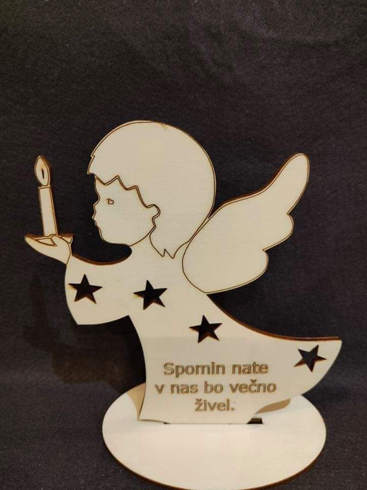 Nagrobna svečka - angelček s svečko na podstavku